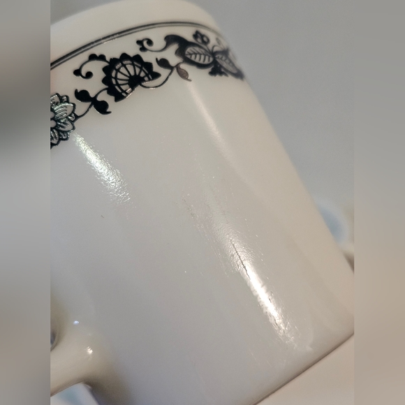 Vintage PYREX Old Town blue 5 piece set. Includes 4 mugs and 1 creamer - Picture 6 of 13